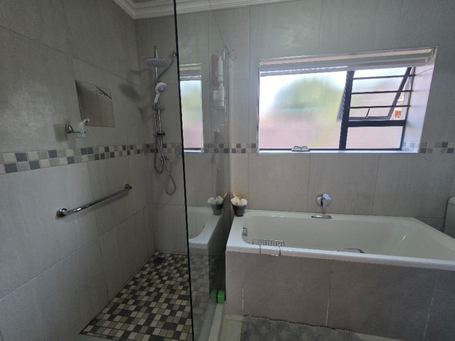 3 Bedroom Property for Sale in Dana Bay Western Cape